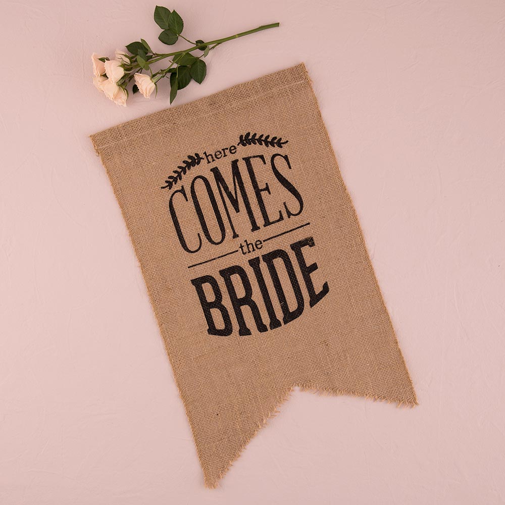 Burlap 'Here Comes The Bride' Black Sign